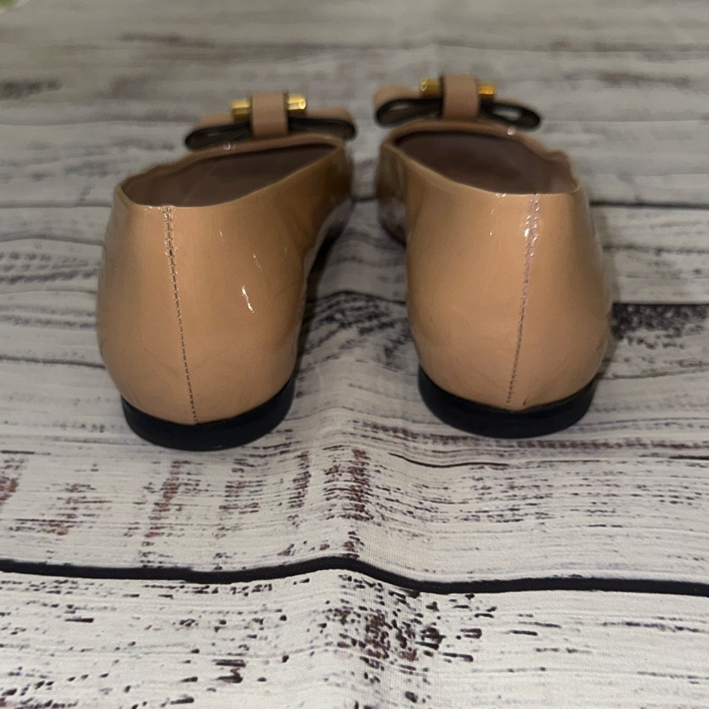 Stuart Weitzman The Belle Nude Patten Leather Bow Ballet Flats Sz. 7.5 - Picture 6 of 13